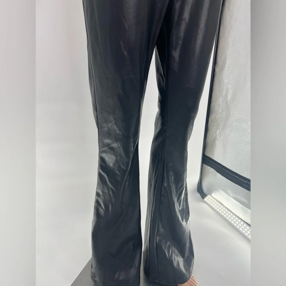 Boohoo Kourtney Kardashian Barker Wide Leg Faux leather Pants Black - Size 6